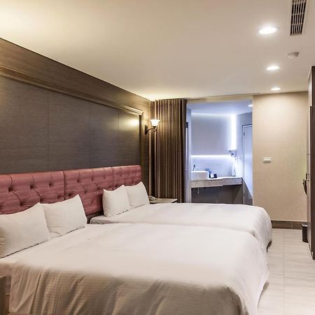 Maple Hotel Second Branch Тайнан Екстериор снимка