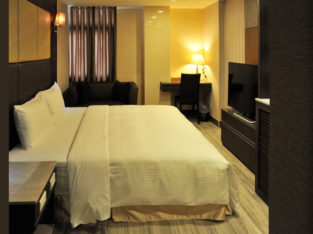 Maple Hotel Second Branch Тайнан Екстериор снимка