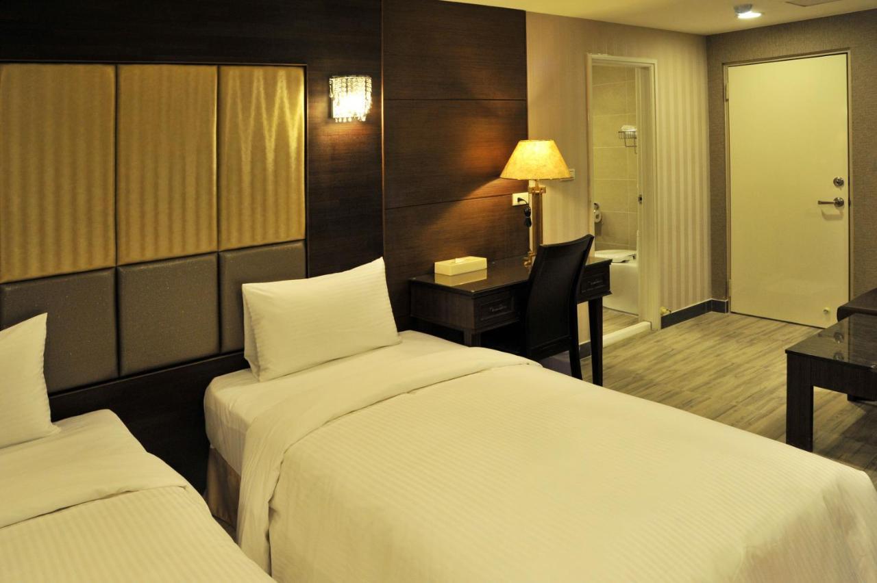 Maple Hotel Second Branch Тайнан Екстериор снимка