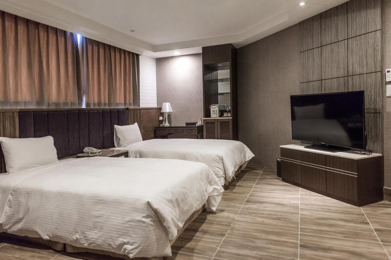 Maple Hotel Second Branch Тайнан Екстериор снимка